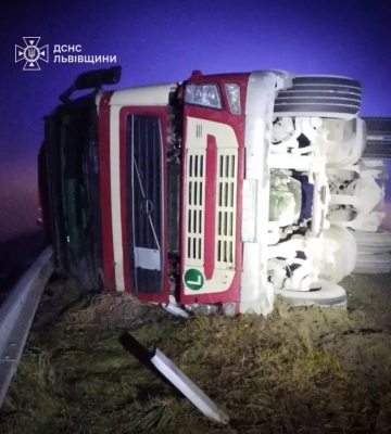 На Львівщині вантажівка збила велосипедиста: водій двоколісного помер у лікарні
