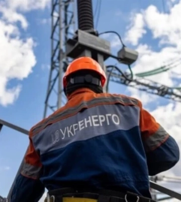 Виникла пожежа та проблеми зі світлом: в ОВА сказали, куди окупанти влучили в Тернополі