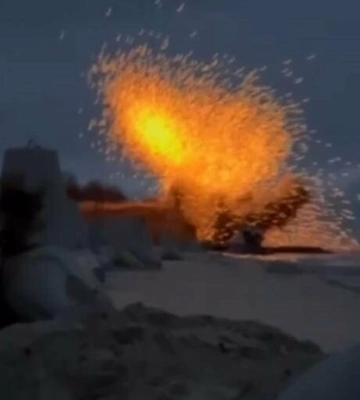 На Одещині шторм прибив до пляжу морську міну