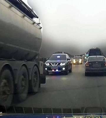 В Миколаєві патрульні склали постанову на водія Nissan, який незаконно використовував спецсигнали