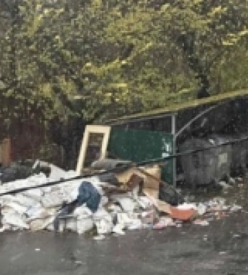 На вулиці Київській прибрали звалище на сміттєвому майданчику