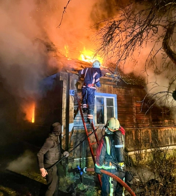 Наслідки атаки БПЛА на Рівненщину: виникла пожежа. ФОТОрепортаж