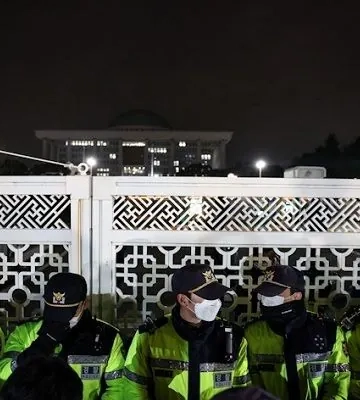 Заблокований парламент та сутички у Сеулі: що відбувається у Південній Кореї після оголошення &quot;воєнного стану&quot;