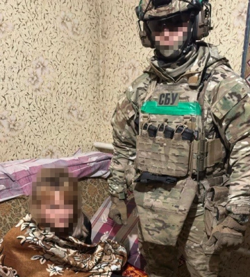 СБУ затримала російську агентку, яка коригувала удари по артпозиціях ЗСУ