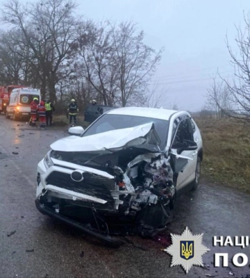На Київщині у ДТП за участі поліцейського авто загинули троє людей (ФОТО)