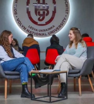 «Це неабияк дисциплінує»: студентка ВНУ розповіла про переваги участі у програмі «Подвійний диплом»