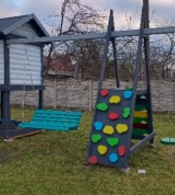 У селі на Волині встановили новий дитячий ігровий майданчик