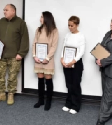 На Кіровоградщині організації, що опікуються особами з інвалідністю, одержані подарунки передали військовим
