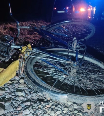 На Львівщині збитий вантажівкою літній велосипедист помер у лікарні. ФОТО