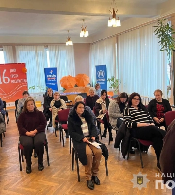 Поліцейські Закарпаття взяли участь в інформаційному заході у межах кампанії «16 днів проти насильства»