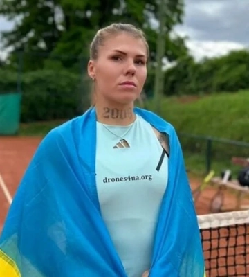 Українська тенисистка, яка допомагає ЗСУ, змушена змінити форму через позицію WTA