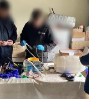 У Луцьку підпільно виготовляли фальсифіковані агрохімікати: вилучили понад 10 тисяч доларів
