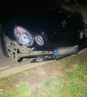 Біля Рівного поліція зупинила водія, який мав при собі підозрілі речовини та був нетверезий