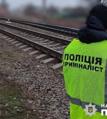 У Миргороді вантажний потяг на смерть збив жінку