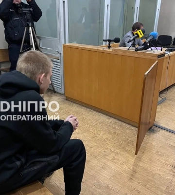 Аварія на Набережній Заводській у Дніпрі: неповнолітньому пасажиру BMW обирають запобіжний захід