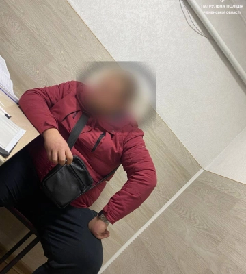 Молодий водій збив собаку у Рівному - і спокійно поїхав далі (ФОТО)