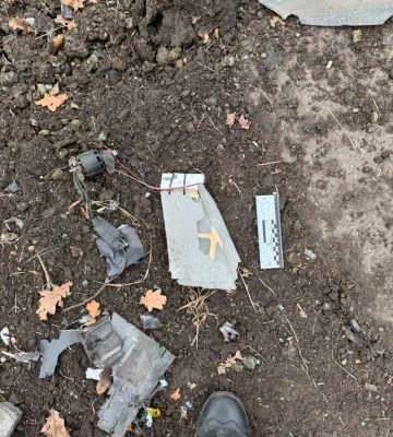 В одному із міст Харківщини російський дрон влучив в авто для ритуальних послуг
