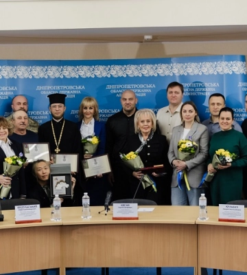 Вручили державні й обласні відзнаки: в ОВА до прийдешнього свята нагородили волонтерів