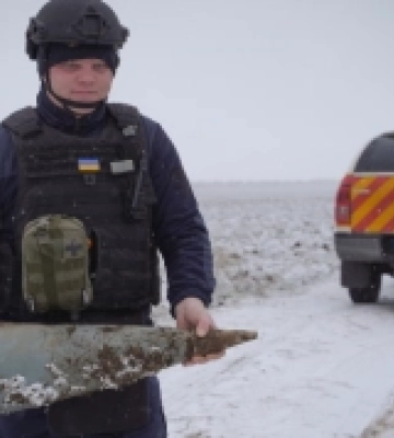 На Миколаївщині піротехніки вилучили з полів уламки снаряда та крилатої ракети