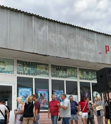 В окупованому Генічеську на Херсонщині працівникам кінотеатру затримують зарплату