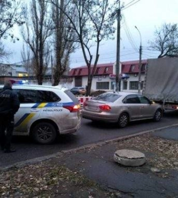 По вул Чкалова та 1-ї Слобідської внаслідок ДТП повністю перегороджено проїзд вулицею