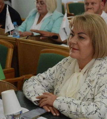 Суд залишив під арештом майно голови Хмельницької МСЕК Тетяни Крупи