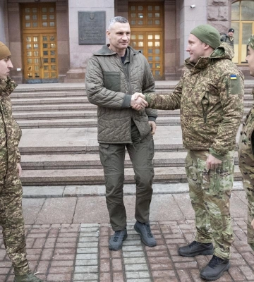 До Києва приїхала пані мер Парижа Ідальго