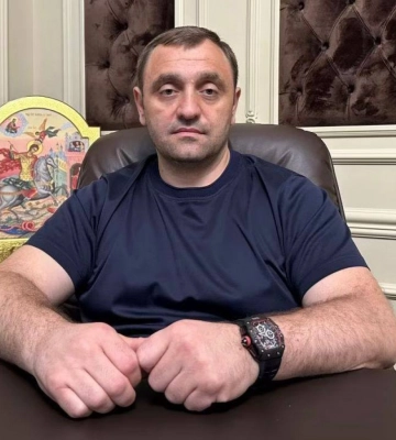 За матеріалами СБУ і Нацполіції підозру отримав кримінальний авторитет часів Януковича, який вербує в’язнів на війну проти України