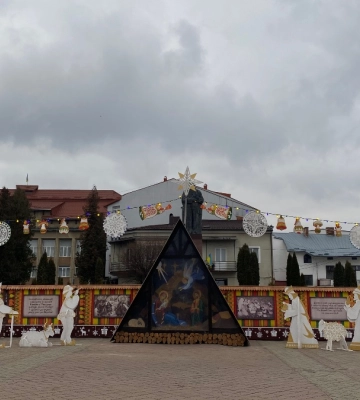 Підготовка до Дня Святого Миколая у Надвірній: фоторепортаж