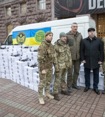 Київ передав бійцям 4-ї бригади НГУ &quot;Рубіж&quot; 1000 нічних fpv-дронів, - Кличко