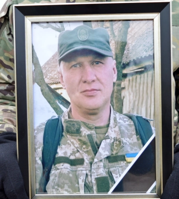 У Лебедині попрощалися із земляком-героєм Анатолієм Лозком
