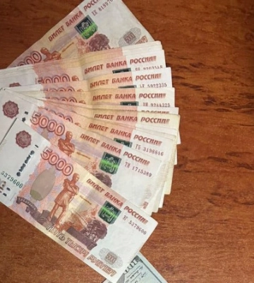 Львівські митники виявили у молдованина незадекларовані рублі