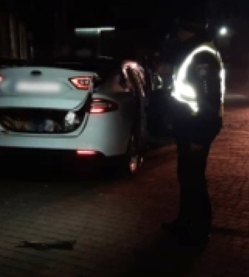 В Одесі автомобіль влетів у стовп: водій загинув, його пасажирка у лікарні