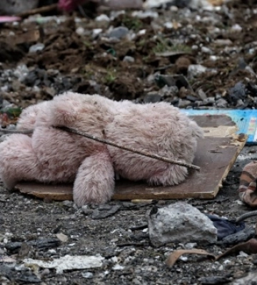 У зоні активних бойових дій на Донеччині ще залишаються 362 дитини