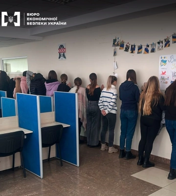 У Києві та Чернігові викрили шахрайську організацію з кол-центрами: збитки громадян перевищують 100 млн грн