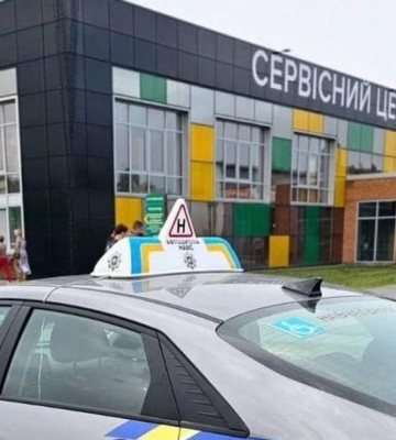МВС оголосило службову перевірку сервісного центру в Києві після журналістського розслідування