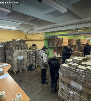 Через мережу колцентрів у Києві та Чернігові зграя аферистів вкрала в українців понад 100 млн гривень (фото, відео)