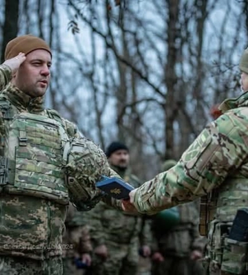 Боєць з Івано-Франківщини Тарас Сікачина отримав почесний нагрудний знак &quot;Золотий хрест&quot;