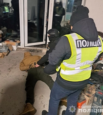 5 000 доларів за мобілізацію на комфортну посаду: на Житомирщині поліція затримала «рекрутера»