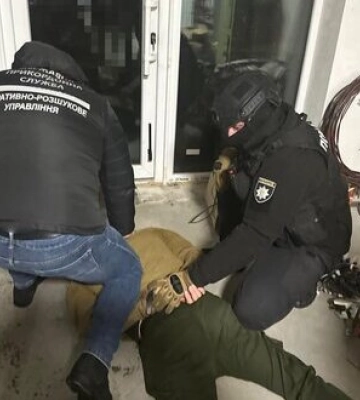 В Житомире разоблачили военнослужащего, обещавшего за 5 тысяч &quot;комфортную&quot; службу, - ГПСУ. ФОТОрепортаж