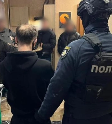 Понад пів мільйона гривень збитків: кіберполіцейські Дніпропетровщини затримали зловмисників, які привласнювали фінансові номери українців