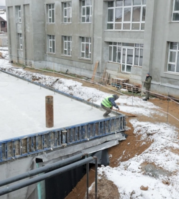 Шмигаль поїхав на Харківщину і перевірив будівництво укриттів