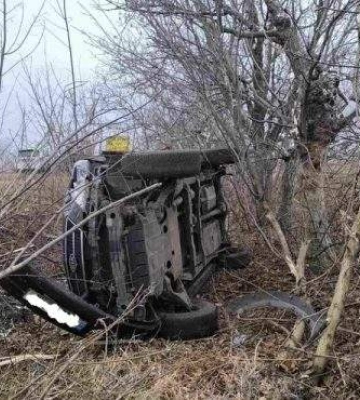 Під Миколаєвом дві машини злетіли в кювет