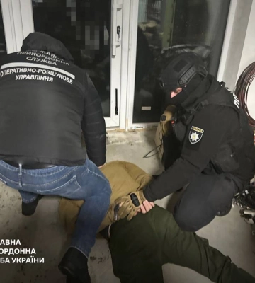 У Житомирі викрили військовослужбовця, який за 5 тисяч доларів обіцяв "комфортну" службу, - ДПСУ. ФОТОрепортаж