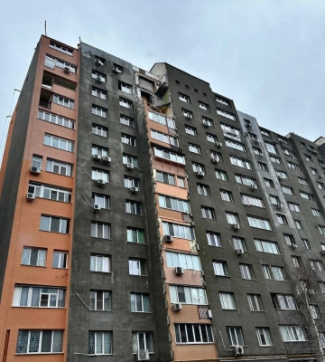 На Північній Салтівці ремонтують 13-поверхівку, яка постраждала від обстрілів 