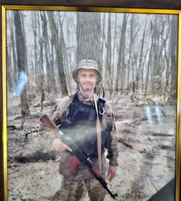 У Полтаві попрощалися з воїном, який повернувся на щиті