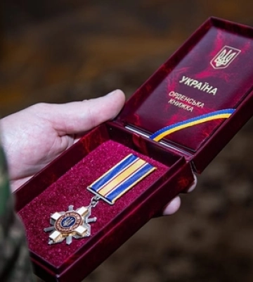 На Волині рідним загиблих нацгвардійців вручили державні нагороди 