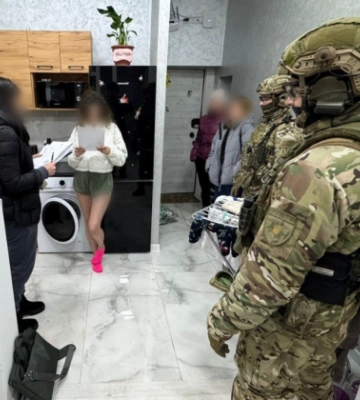 Привласнили пів мільйона гривень — на Дніпропетровщині викрили шахраїв, які видавали себе за працівників мобільного оператора
