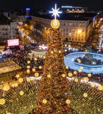 У Києві - біло-блакитна, в Одесі найвища, у Луцьку аж три: які міста матимуть ялинку