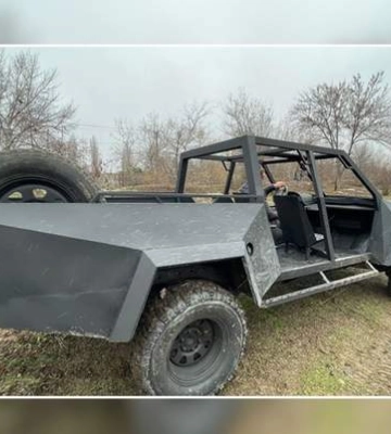 В Николаеве автомобили чешских политиков переделывают в военные багги